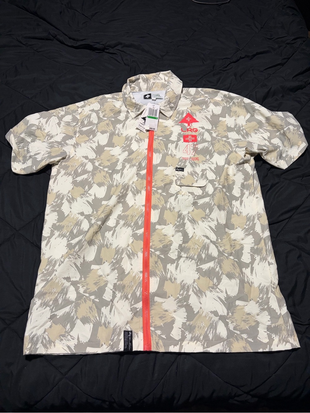 LRG  NWT Men's Short-Sleeve Zip Front Jacket in Beige Camo